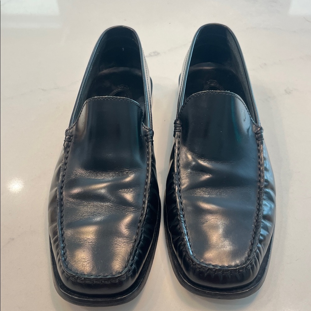 Tod’s Italian size 9/ US size 10.5 Men's Black Leather Loafers Made in Italy